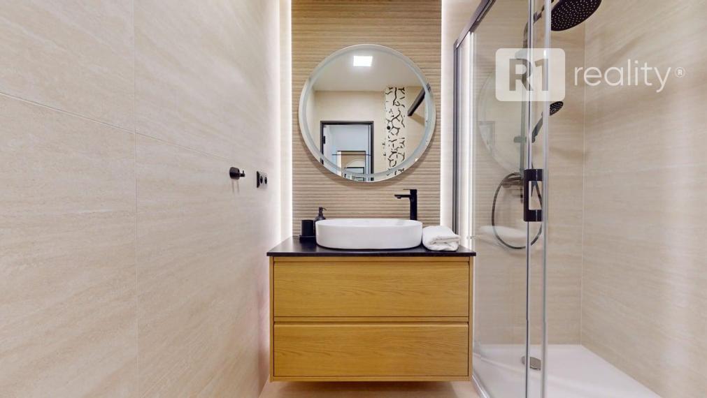 Lukratívny, zariadený 3 izb. byt /A. Dubčeka/ CENTRUM Piešťany