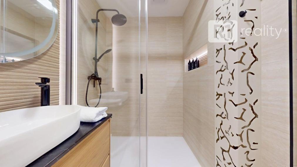 Lukratívny, zariadený 3 izb. byt /A. Dubčeka/ CENTRUM Piešťany