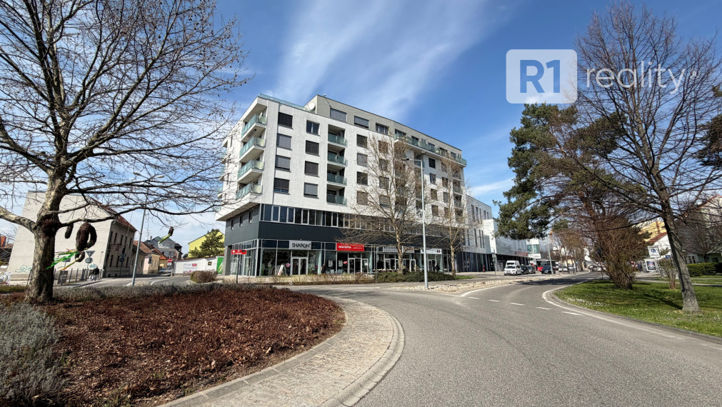 PRIPRAVUJEME / 2 izb. byt AUPARK / zariadený, pivnica, centrum /Piešťany