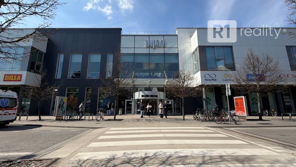 PRIPRAVUJEME / 2 izb. byt AUPARK / zariadený, pivnica, centrum /Piešťany