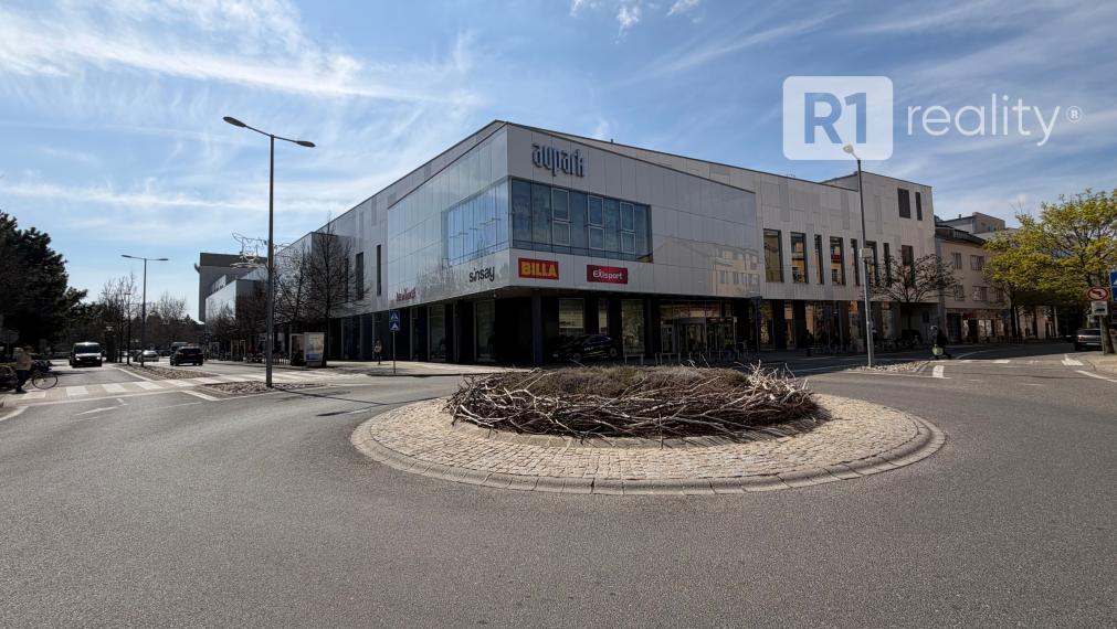 PRIPRAVUJEME / 2 izb. byt AUPARK / zariadený, pivnica, centrum /Piešťany