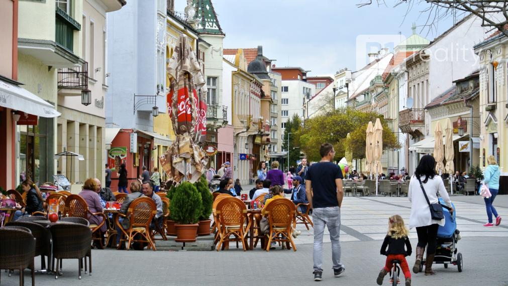 PRIPRAVUJEME / 2 izb. byt AUPARK / zariadený, pivnica, centrum /Piešťany