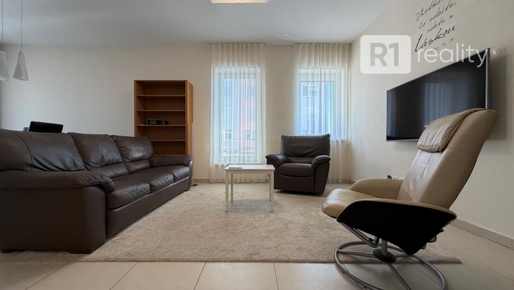 Priestranný 3 izbový byt 89 m2, výťah, balkón, Teplická ul., Piešťany