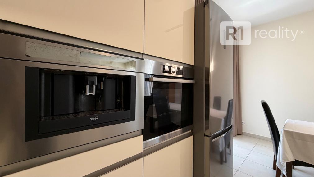 Priestranný 3 izbový byt 89 m2, výťah, balkón, Teplická ul., Piešťany