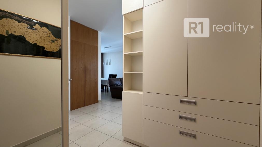 Priestranný 3 izbový byt 89 m2, výťah, balkón, Teplická ul., Piešťany