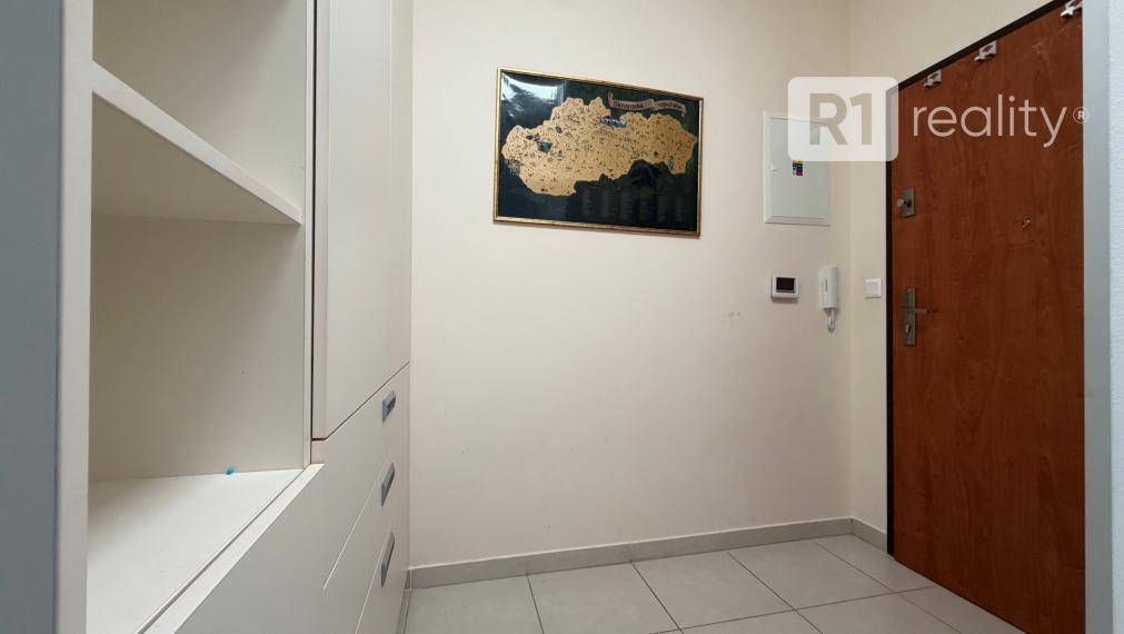 Priestranný 3 izbový byt 89 m2, výťah, balkón, Teplická ul., Piešťany