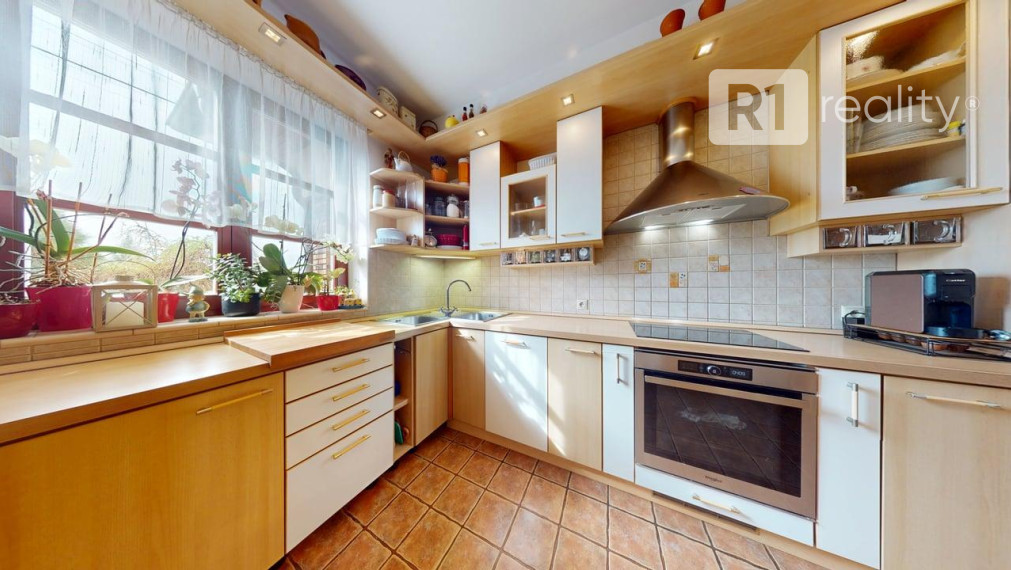 Pekný rodinný 6 izbový dom / Ratnovce pri Piešťanoch