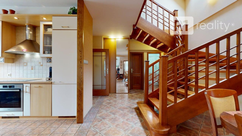 Pekný rodinný 6 izbový dom / Ratnovce pri Piešťanoch