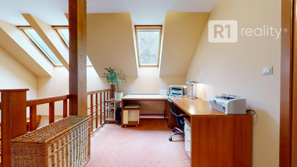 Pekný rodinný 6 izbový dom / Ratnovce pri Piešťanoch