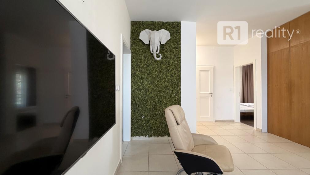 Priestranný 3 izbový byt 89 m2, výťah, balkón, Teplická ul., Piešťany