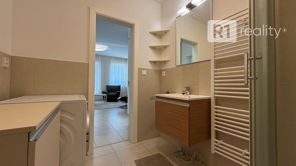 Priestranný 3 izbový byt 89 m2, výťah, balkón, Teplická ul., Piešťany