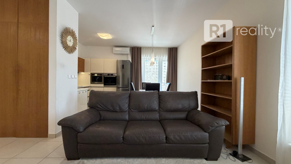 Priestranný 3 izbový byt 89 m2, výťah, balkón, Teplická ul., Piešťany