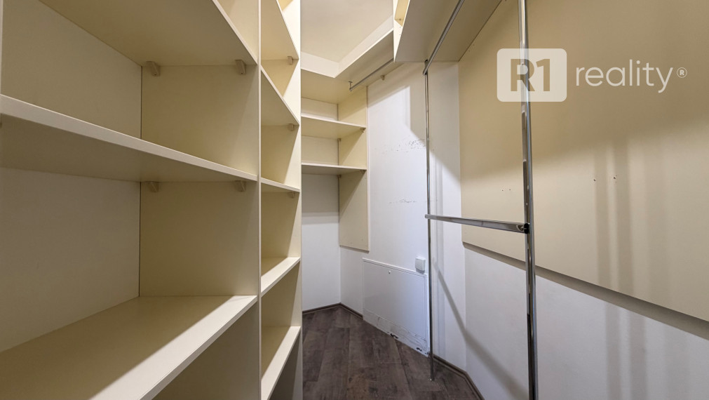 Priestranný 3 izbový byt 89 m2, výťah, balkón, Teplická ul., Piešťany