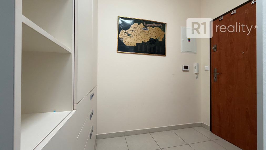 Priestranný 3 izbový byt 89 m2, výťah, balkón, Teplická ul., Piešťany