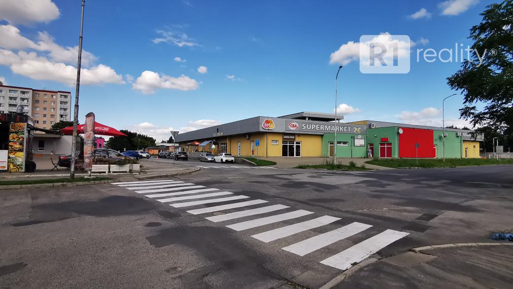 Pekný 4. byt Mateja Bela /komplet kuchyňa, 2 kúpeľne, loggia, výťah / Piešťany