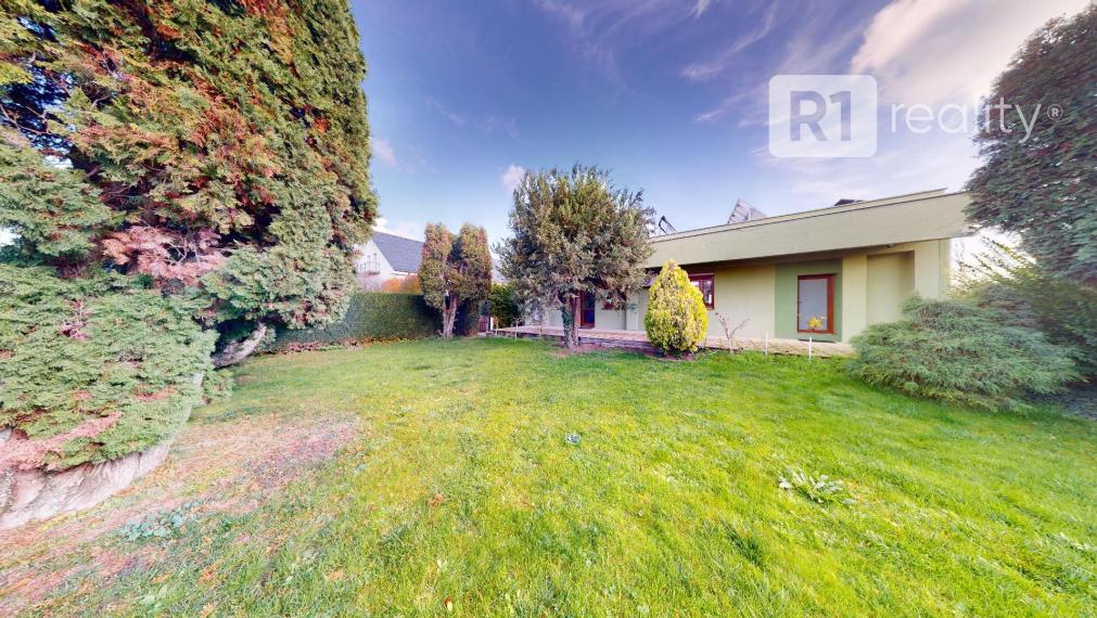 Zaujímavá a naozaj jedinečná realitná investícia !!!  NA ĎAĽŠÍ OKAMŽITÝ PRENÁJOM!!!!! 4 v jednom/4 x bytové jednotky+parking+pozemok / Dubovany