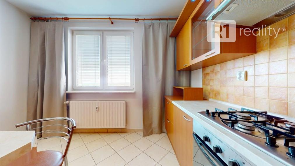 Pekný 4. byt Mateja Bela /komplet kuchyňa, 2 kúpeľne, loggia, výťah / Piešťany