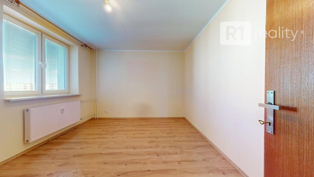 Pekný 4. byt Mateja Bela /komplet kuchyňa, 2 kúpeľne, loggia, výťah / Piešťany