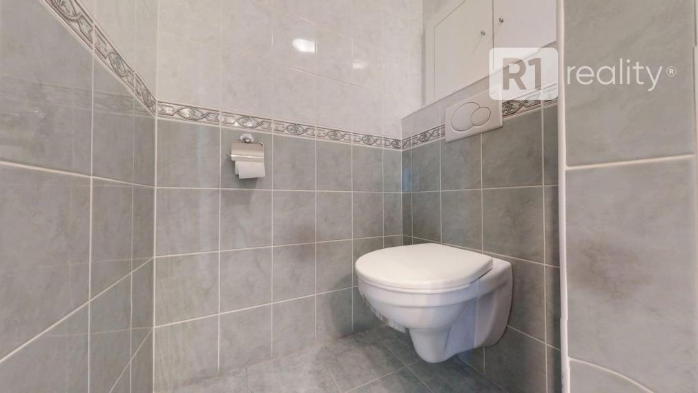 Pekný 4. byt Mateja Bela /komplet kuchyňa, 2 kúpeľne, loggia, výťah / Piešťany