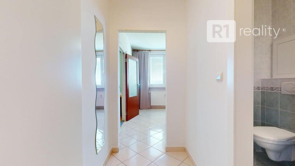 Pekný 4. byt Mateja Bela /komplet kuchyňa, 2 kúpeľne, loggia, výťah / Piešťany