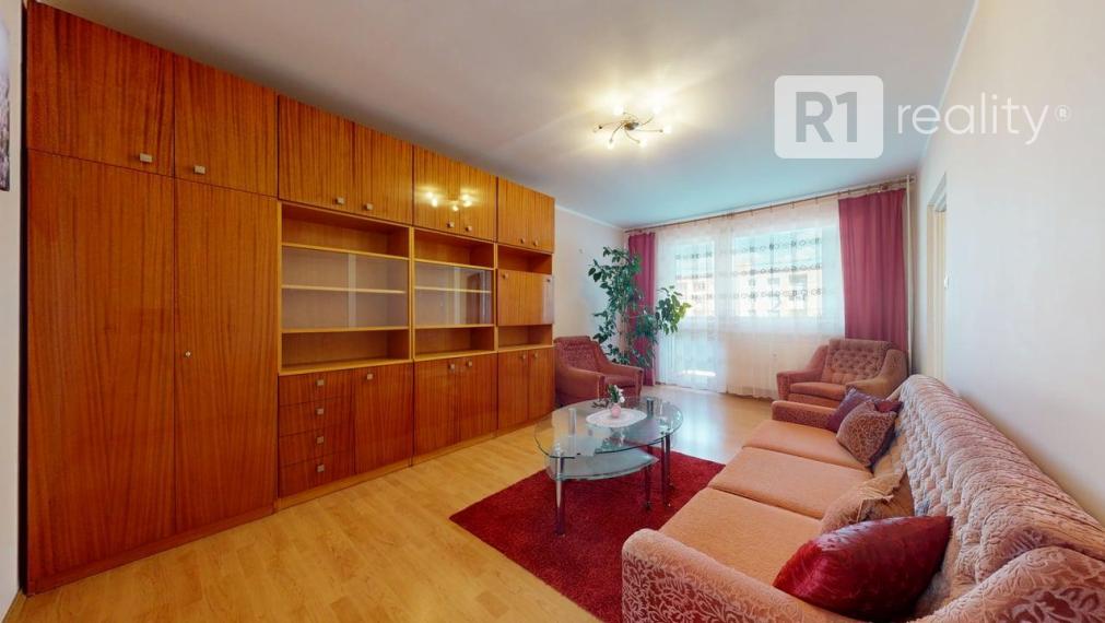 Pekný 4. byt Mateja Bela /komplet kuchyňa, 2 kúpeľne, loggia, výťah / Piešťany