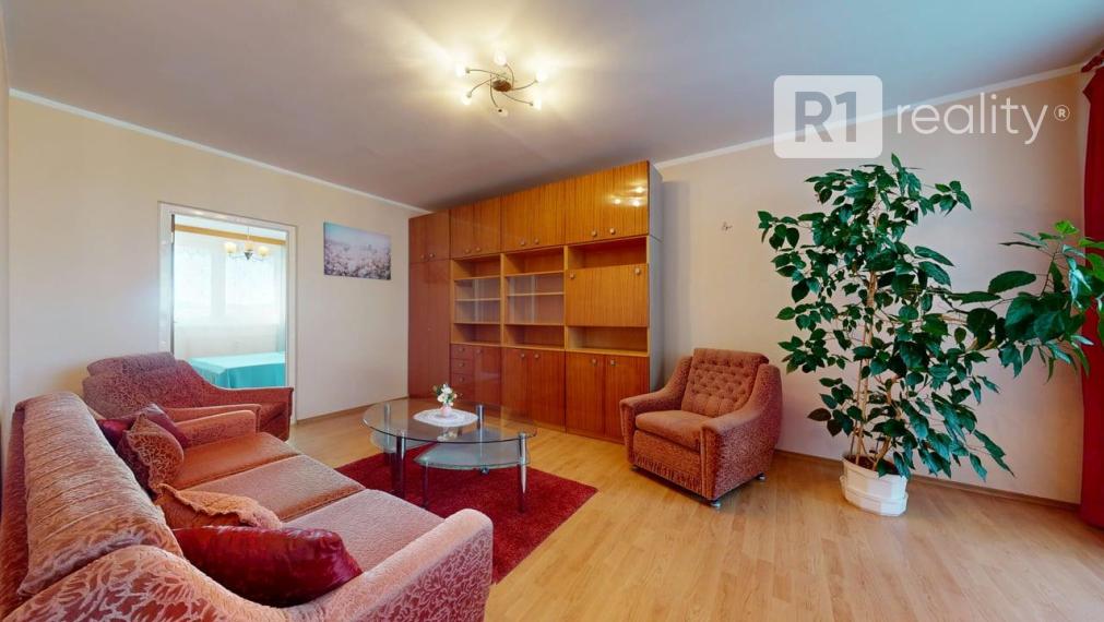 Pekný 4. byt Mateja Bela /komplet kuchyňa, 2 kúpeľne, loggia, výťah / Piešťany