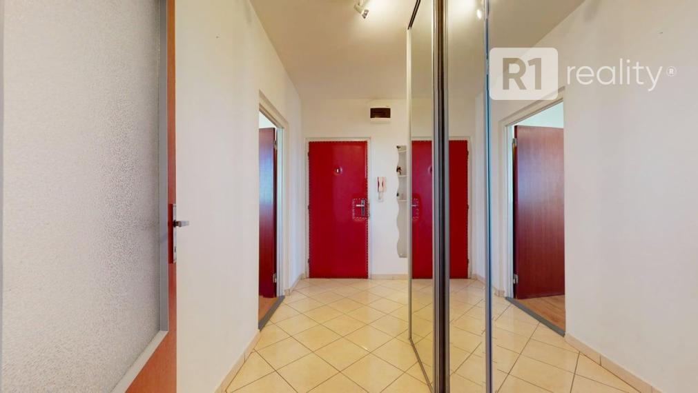 Pekný 4. byt Mateja Bela /komplet kuchyňa, 2 kúpeľne, loggia, výťah / Piešťany