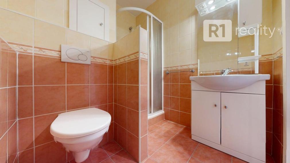 Pekný 4. byt Mateja Bela /komplet kuchyňa, 2 kúpeľne, loggia, výťah / Piešťany