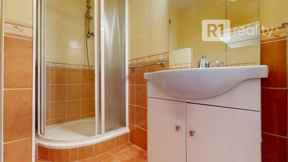 Pekný 4. byt Mateja Bela /komplet kuchyňa, 2 kúpeľne, loggia, výťah / Piešťany