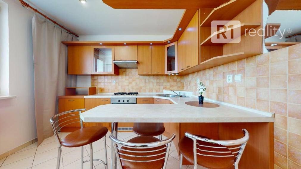 Pekný 4. byt Mateja Bela /komplet kuchyňa, 2 kúpeľne, loggia, výťah / Piešťany