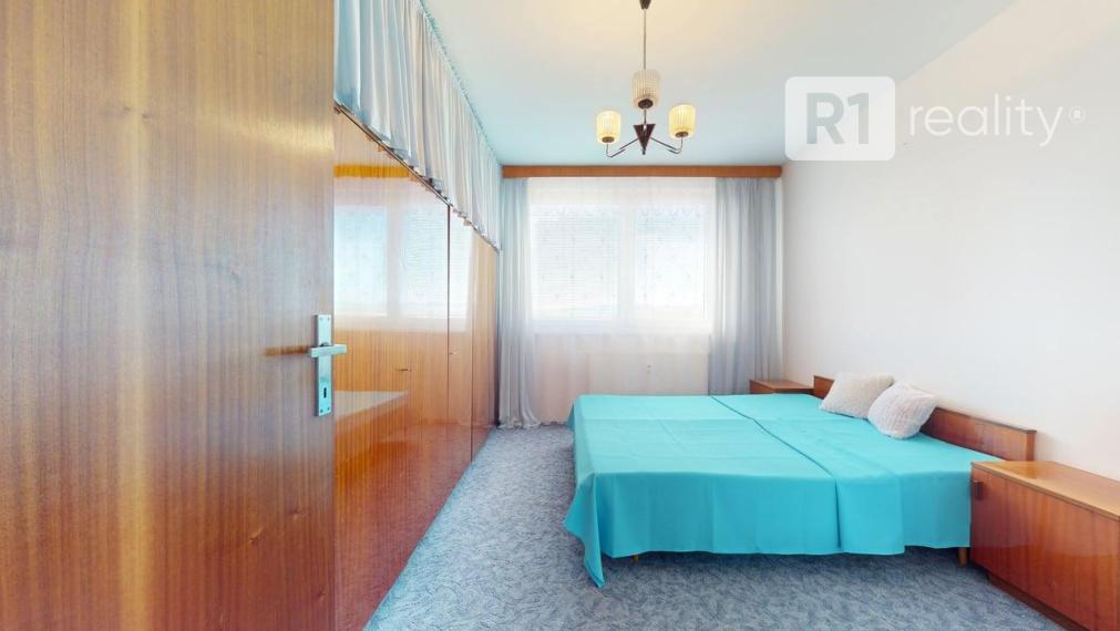 Pekný 4. byt Mateja Bela /komplet kuchyňa, 2 kúpeľne, loggia, výťah / Piešťany