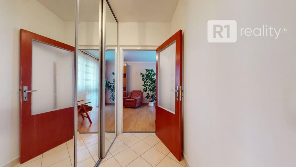 Pekný 4. byt Mateja Bela /komplet kuchyňa, 2 kúpeľne, loggia, výťah / Piešťany