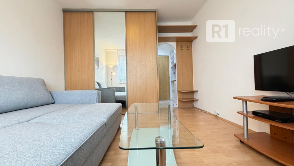 Na prenájom kompletne zariadená garsónka, 20 m2, Teplická ul. Piešťany