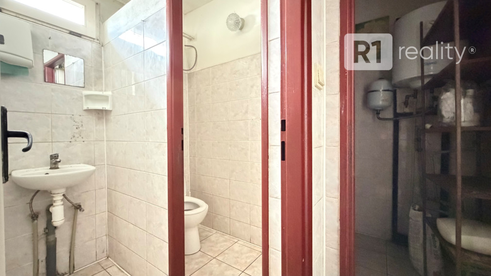 Obchodný priestor pre služby 120 m2, Piešťany, sídlisko Adam Trajan