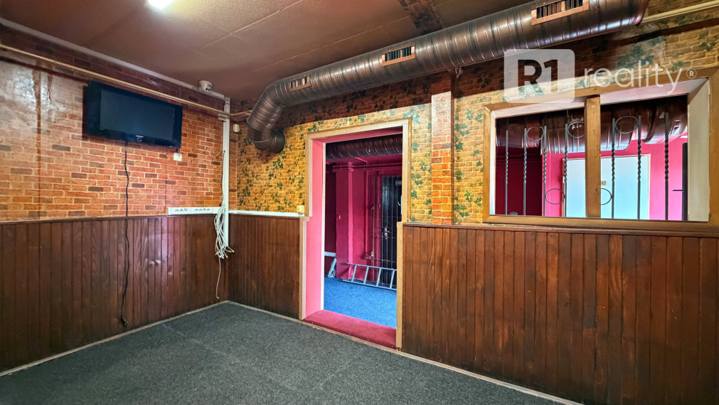 Obchodný priestor pre služby 120 m2, Piešťany, sídlisko Adam Trajan