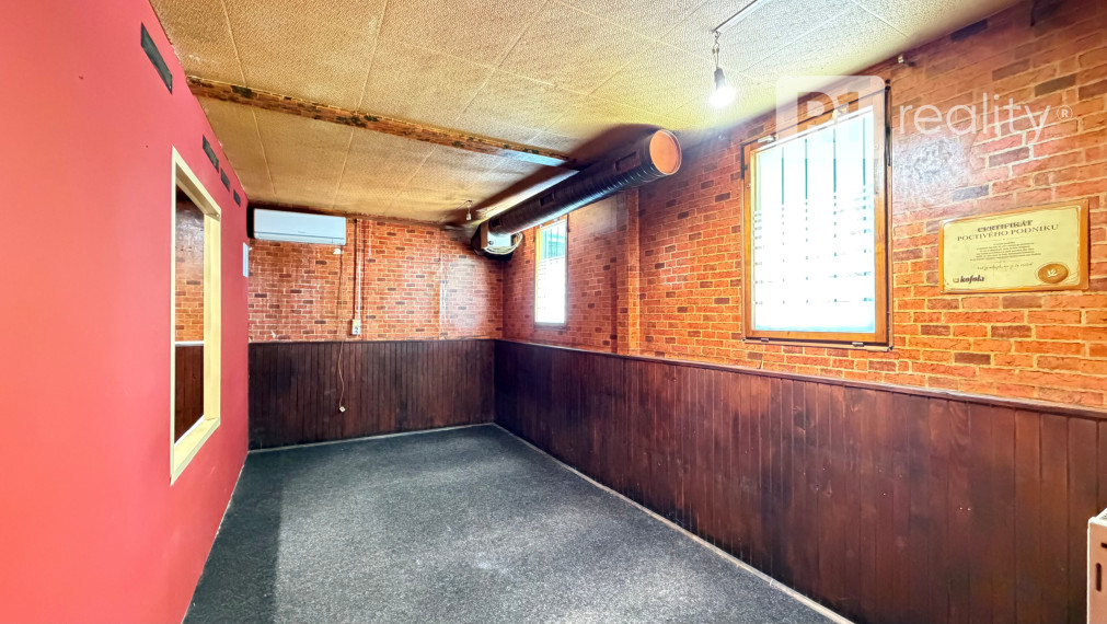 Obchodný priestor pre služby 120 m2, Piešťany, sídlisko Adam Trajan