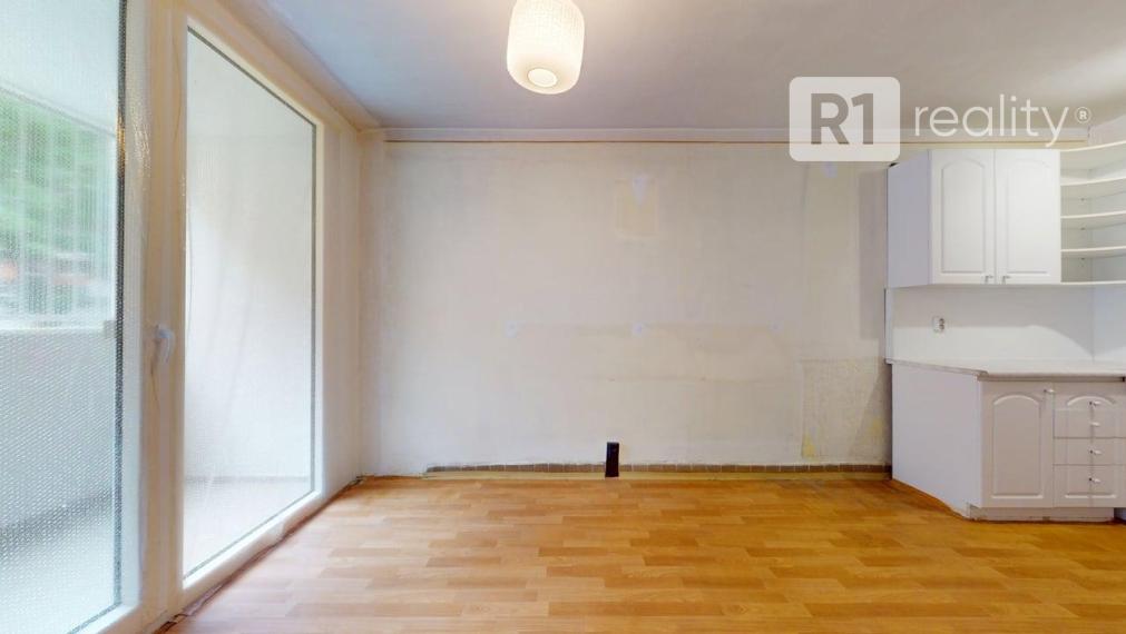 Priestranný 2 izbový byt "A. HLINKU" (nové vstupné dvere ADLO, nové okná INCON) Piešťany