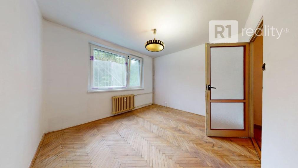 Priestranný 2 izbový byt "A. HLINKU" (nové vstupné dvere ADLO, nové okná INCON) Piešťany
