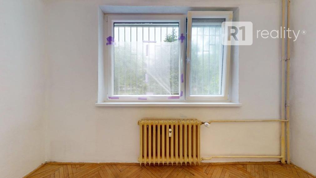 Priestranný 2 izbový byt "A. HLINKU" (nové vstupné dvere ADLO, nové okná INCON) Piešťany