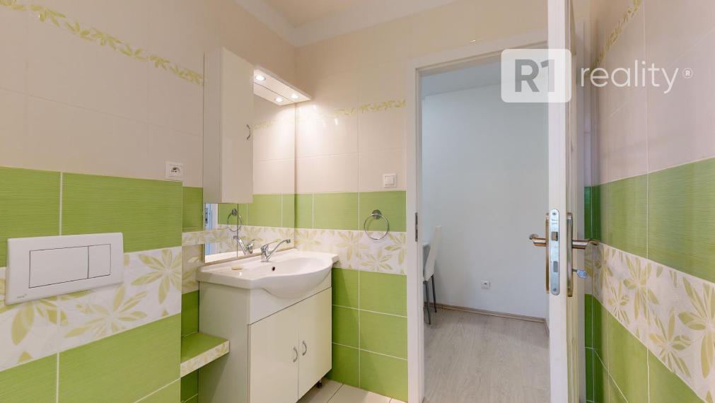 Príjemný 2 izb. byt  /pivnica, výťah, balkón / Piešťany