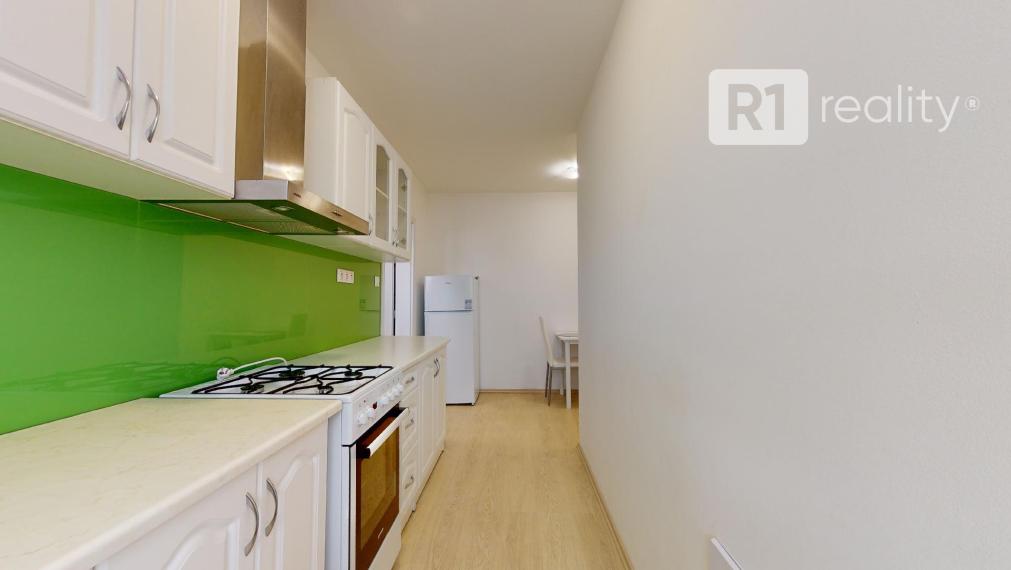 Príjemný 2 izb. byt  /pivnica, výťah, balkón / Piešťany