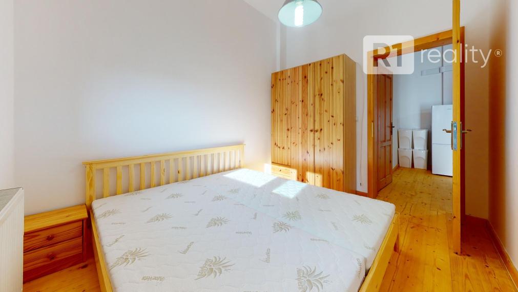 NA PREDAJ nehnuteľnosť 4 x bytové jednotky+parking+pozemok / Dubovany