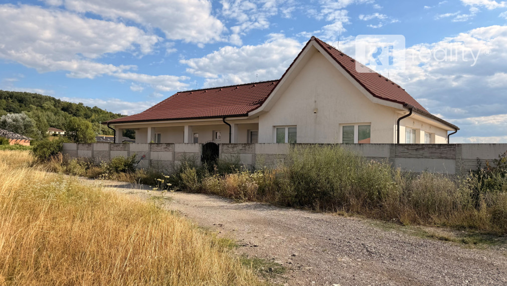 Veľkorysý rodinný dom s pozemkom až 1386 m2 / Sokolovce