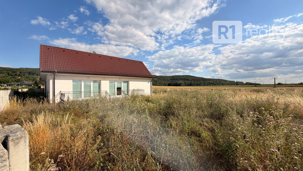 PRIPRAVUJEME Rodinný dom s veľkým pozemkom 1386 m2 / Sokolovce