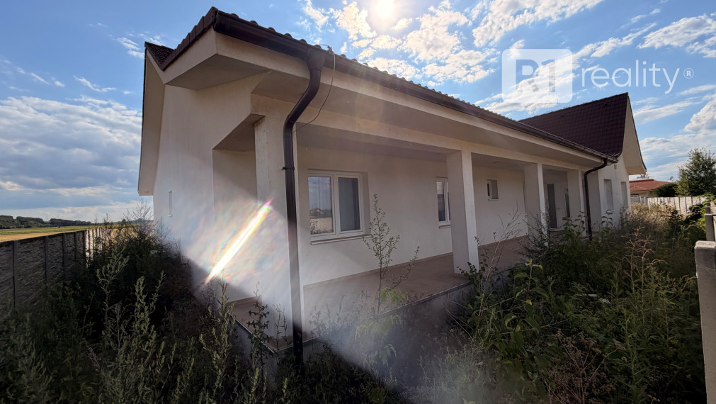 PRIPRAVUJEME Rodinný dom s veľkým pozemkom 1386 m2 / Sokolovce