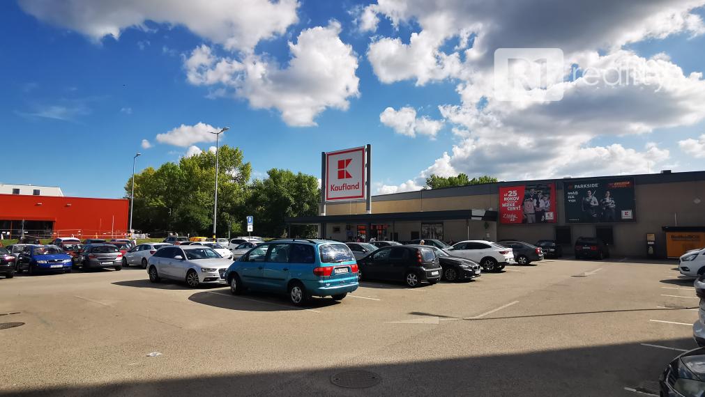 Priestranný 4. izbový byt /89 m2/ Piešťany