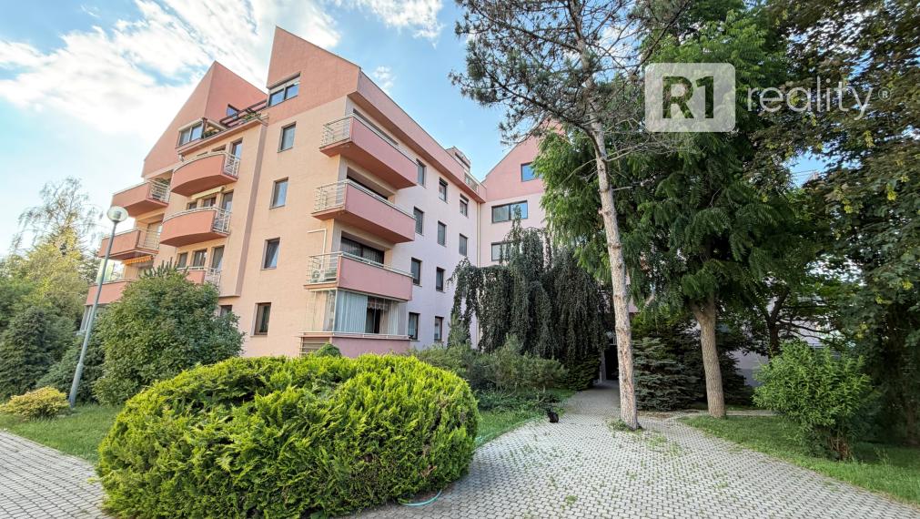 Lukratívny 4 izbový byt STROMOVÁ /167 m2/ Piešťany