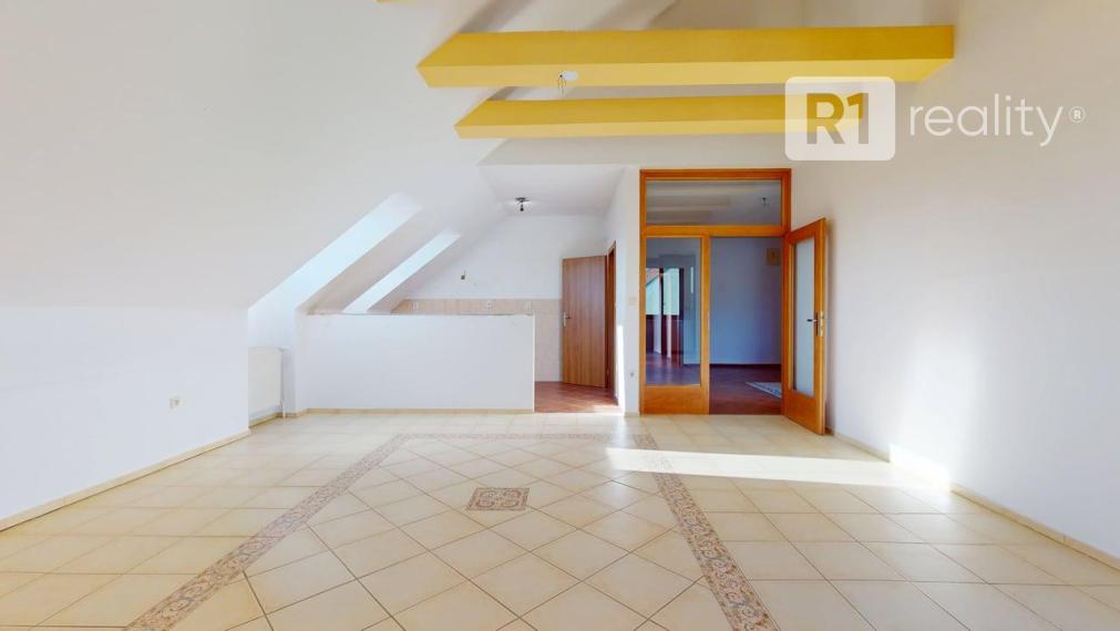 Jedinečný 4 izbový byt STROMOVÁ /167 m2/ Piešťany