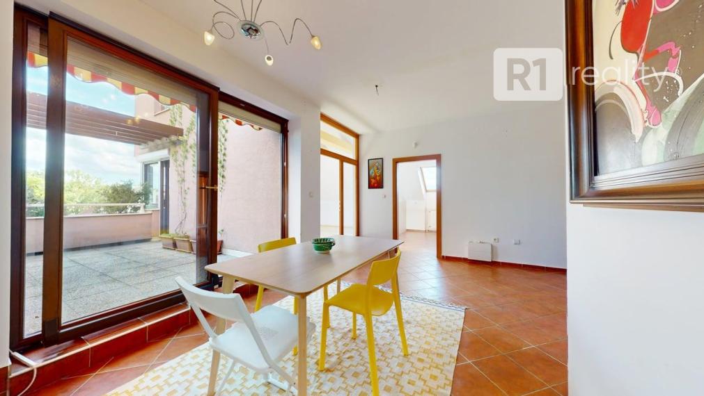 Jedinečný 4 izbový byt STROMOVÁ /167 m2/ Piešťany