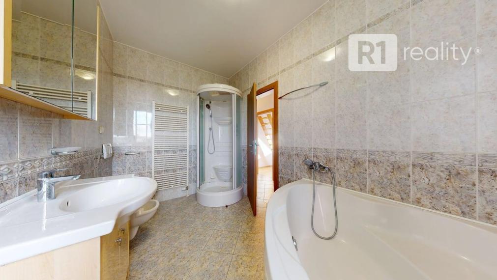 Jedinečný 4 izbový byt STROMOVÁ /167 m2/ Piešťany